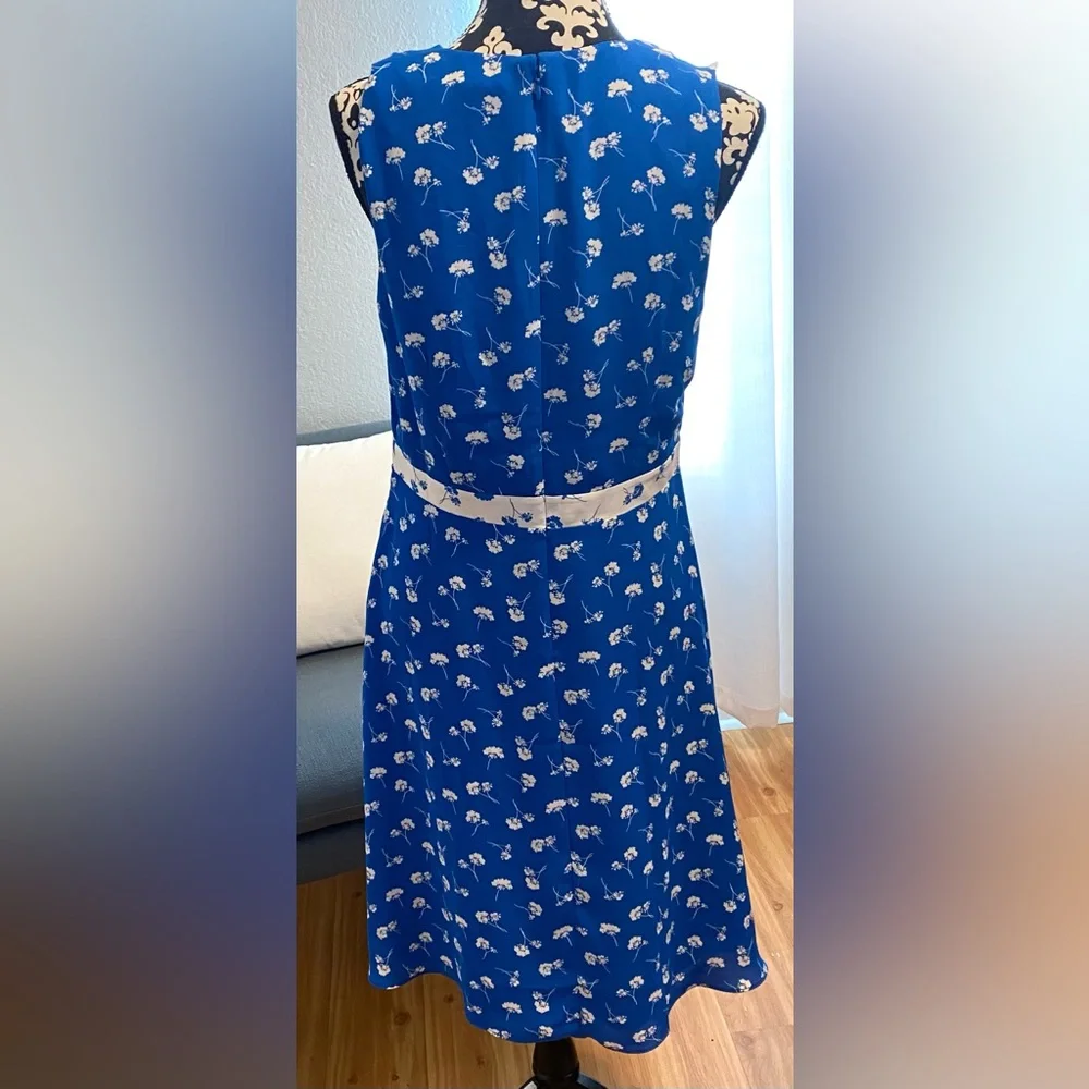 Ann Taylor Factory, Blue Floral Flowy Spring Sleeveless Dress, size 10 - Picture 2 of 4